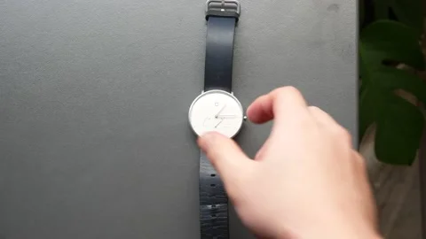 Xiaomi watch Vídeos de archivo 141482181
