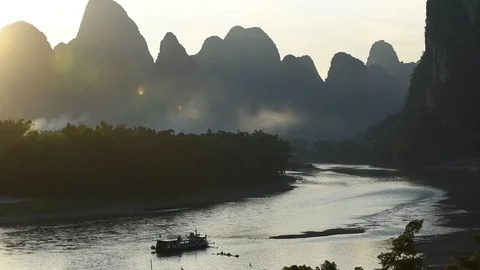 Xingping Surrounded by Dramatic Karst Mountains, Guangxi China. Vídeo Stock 117779311