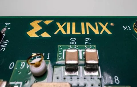  Xlilinx Logo auf einer mit diskreten und integrierten Bauteilen (Symbolbi... Stock Photos