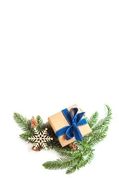 Xmas composition with present box decorations, wooden snowflakes, fir tree Foto stock