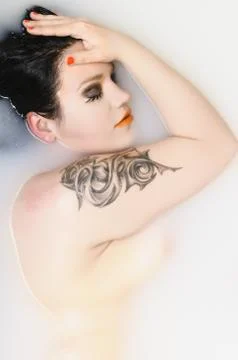 XXL model in bath Foto stock