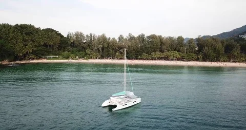 Yacht in the bay 스톡 동영상 88313509