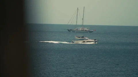 Yacht drives in front of a sailboat Vídeos de archivo 229193953