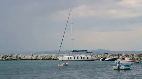 Yacht on the pier timelapse Video stock 67206455