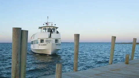 Yacht pulling into boardwalk Stock Footage 75167437