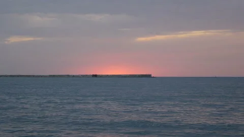 Yacht in the rays of the setting sun Vídeo Stock 96478454