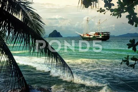Yacht sailing in paradise bay Stock Photos