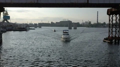 The yacht sails under the bridge Stock Footage 195681520