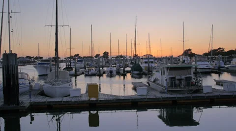 Yacht sitting in a dock 库存影片 30466383