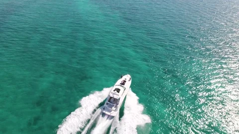 Yacht speeding in the ocean Video stock 232437543