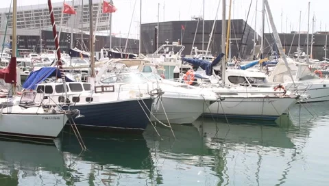 Yachts and botas in the port. Stockbeeldmateriaal 6736552