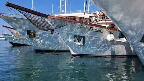 Yachts docked in Split, Croatia, with shimmering water reflections Stock-Footage 315052220