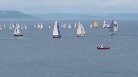 Yachts in the fog Vídeo Stock 91669092
