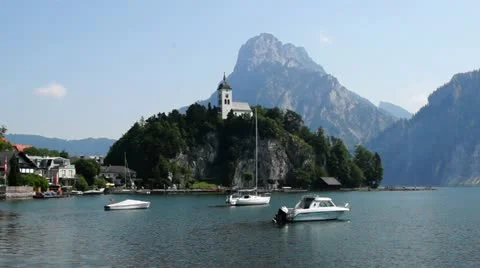 Yachts on the Lake on a background of mountains 動画素材 11370900