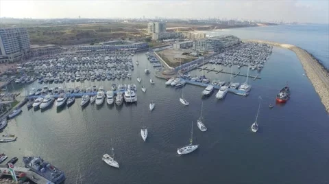 Yachts leave the harbor Video stock 51770869