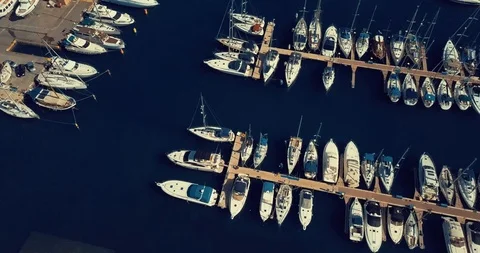 Yachts in marina Stockbeeldmateriaal 87077511