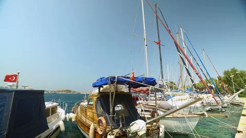 Yachts in the marina 動画素材 104017292