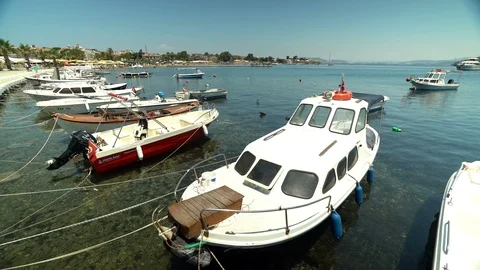 Yachts in the marina Vidéo 104020190