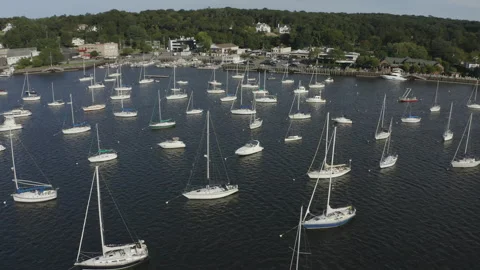 Yachts parked in the hamptos Vídeos de archivo 252859110