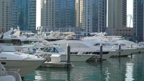 Yachts on the pier Vidéo 135532644