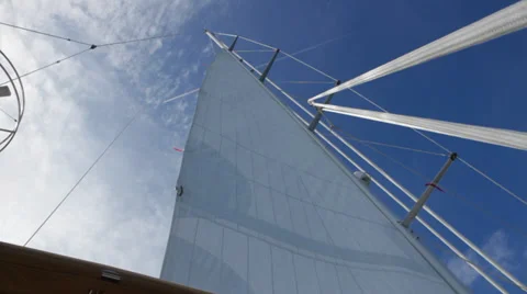 Yachts Sail Coming Down - Timelapse Vídeo Stock 39814701