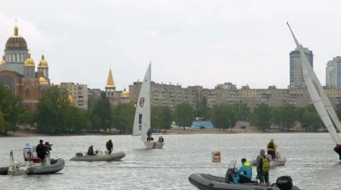 Yachts sailing in Dnipro river Vídeos de archivo 62955098