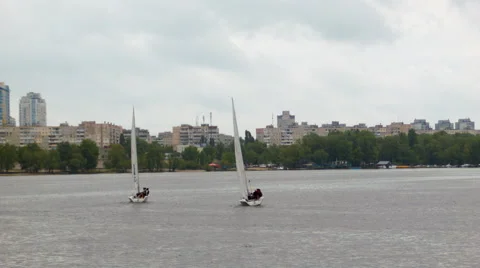 Yachts sailing in Dnipro river Vídeos de archivo 62955651