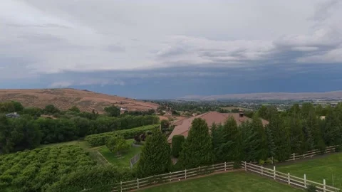 Yakima Orchard Landscape and Rolling Hills Beneath Storm Clouds Vídeo Stock 345887937