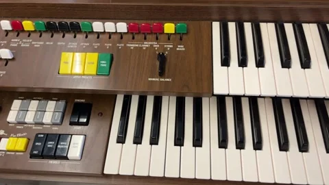 Yamaha Electone B-35N Keyboard Controls Showcased in Action Video stock 335848177