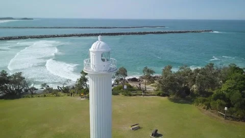 The Yamba Lighthouse sits on the Eastern Australian coastline and overlooks Видео 332684217