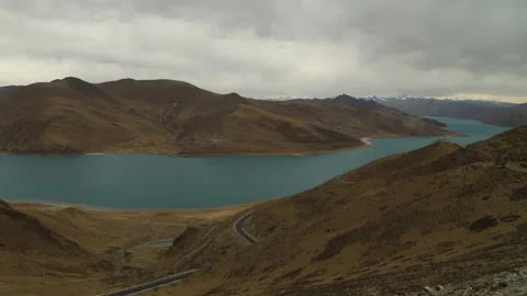 Yamdrok Lake Stock Footage 167992682