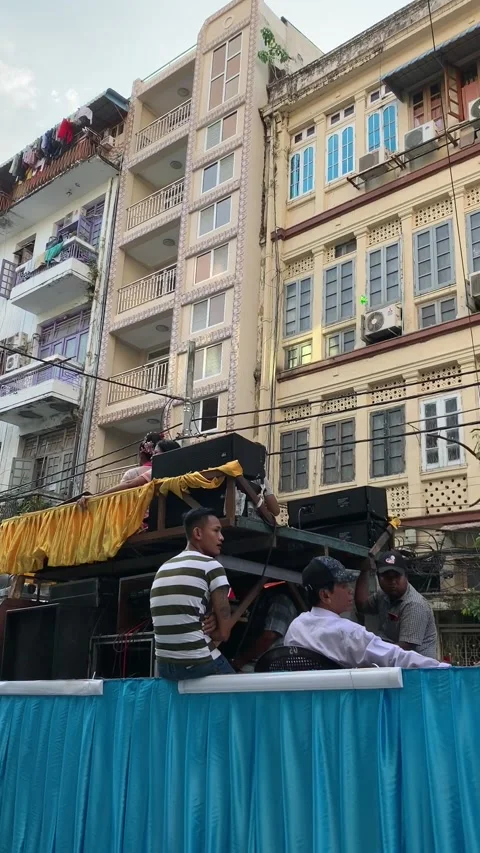Yangon, Myanmar - 2019/12/02 : Float parade in the street Vídeos de archivo 343882235