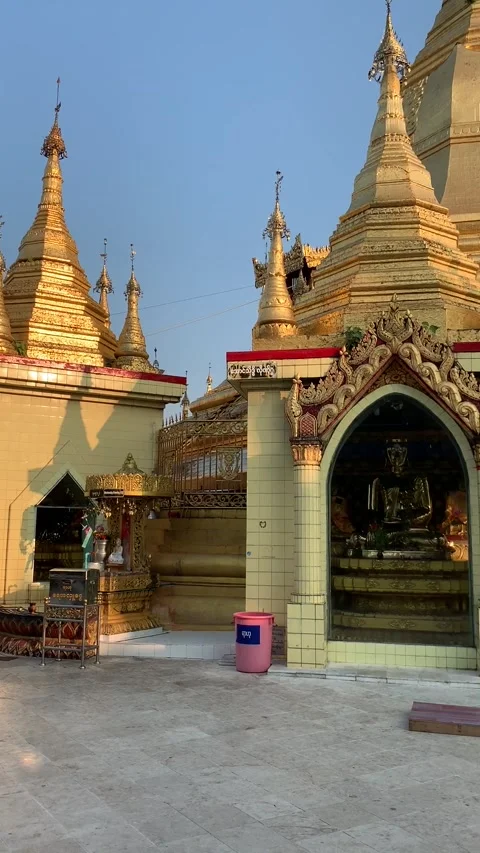 Yangon, Myanmar - 2019/12/02 : Temple Vidéo 343882156