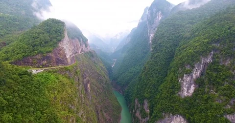 Yangtze River flowing through green lush mountain on a foggy day Stock-Footage 79727665