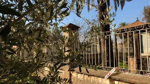 Yard and dividing wall of the abandoned asylum of the sisters of the poor Vidéo 92881310