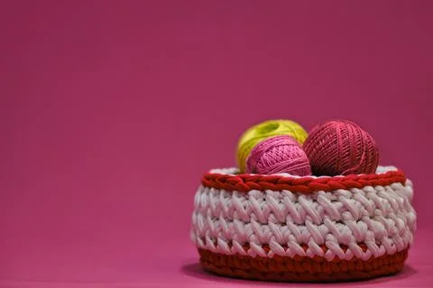 Yarn for crocheting. Several woolen multi colored balls of thread in a wick.. Foto stock