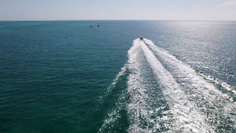 Yatch speeding at bimini beach 動画素材 232437550