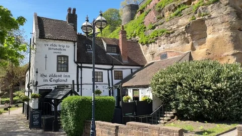 Ye Olde Trip to Jerusalem Nottingham Oldest Pub by Nottingham Castle, England 库存影片 334314038