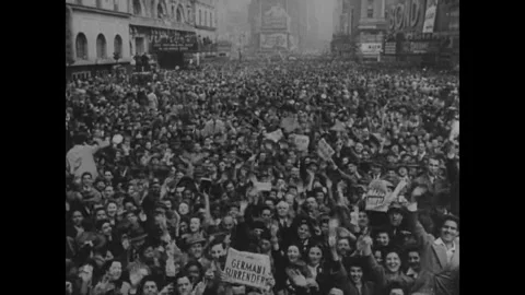YEAR - 1945: Vast Victory Crowd Fills a City Square Видео 342856364