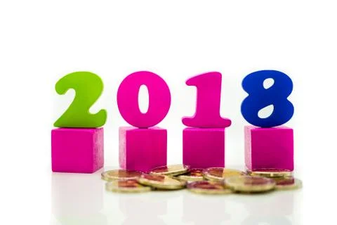 Year 2018 wooden block with stack coins Foto stock