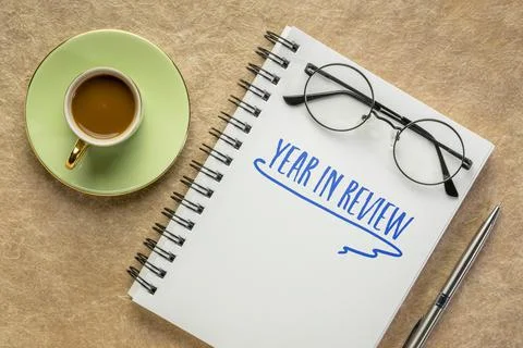 Year in review text in notebook Foto stock