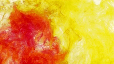Yellow and red inks mix slowly in water. slow motion colorful. 스톡 동영상 124202504