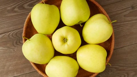 Yellow apples in a basket. Video stock 247427073