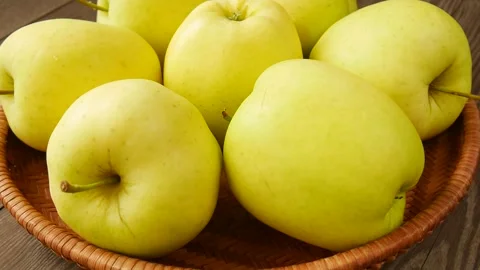 Yellow apples in a basket. Video stock 247484144