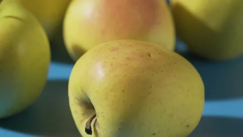 Yellow apples with water drops Video stock 133048464