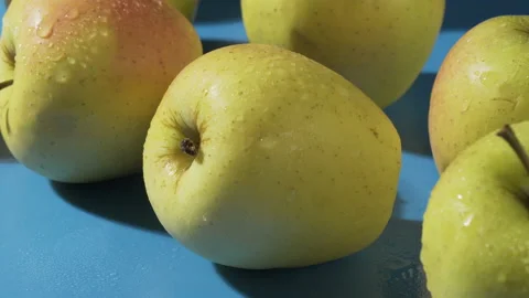 Yellow apples with water drops 動画素材 133049005
