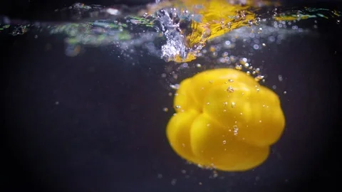 Yellow bell pepper fall into water Video stock 122979644