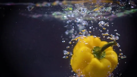 Yellow bell pepper fall into water Video stock 122979665
