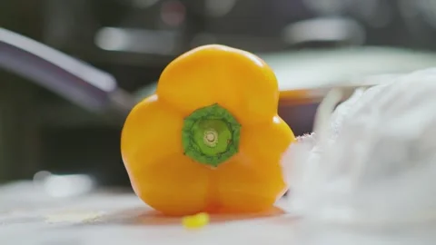 Yellow bell pepper on kitchen counter for meal prep Видео 330711808