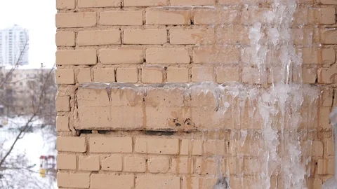 Yellow, brick, icy wall. Vídeos de archivo 103862181